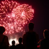 Comme de coutume, Lausanne célébrera la fête nationale à Ouchy avec des feux d'artifice tirés depuis le lac (archives). KEYSTONE/JEAN-CHRISTOPHE BOTT